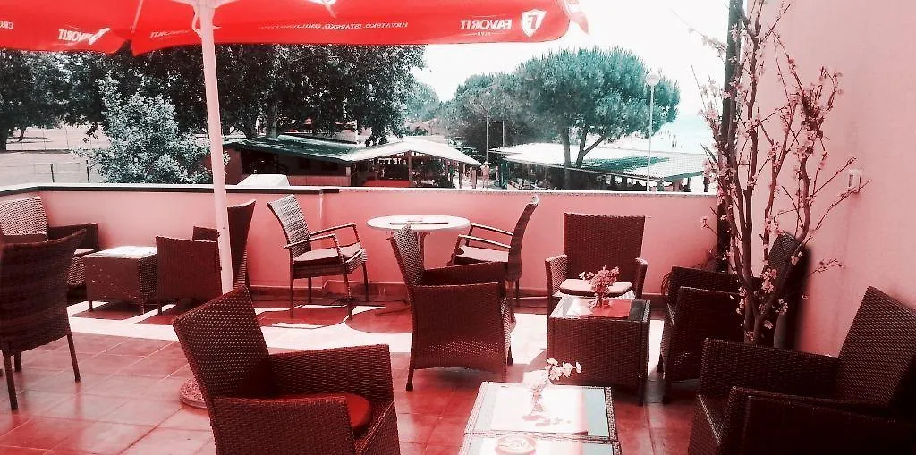 Hotel Koral ميدولين