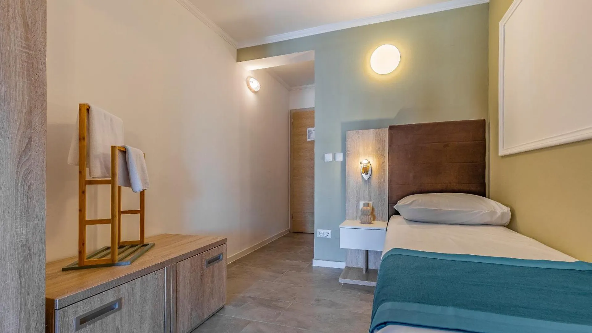 Hotel Koral ميدولين