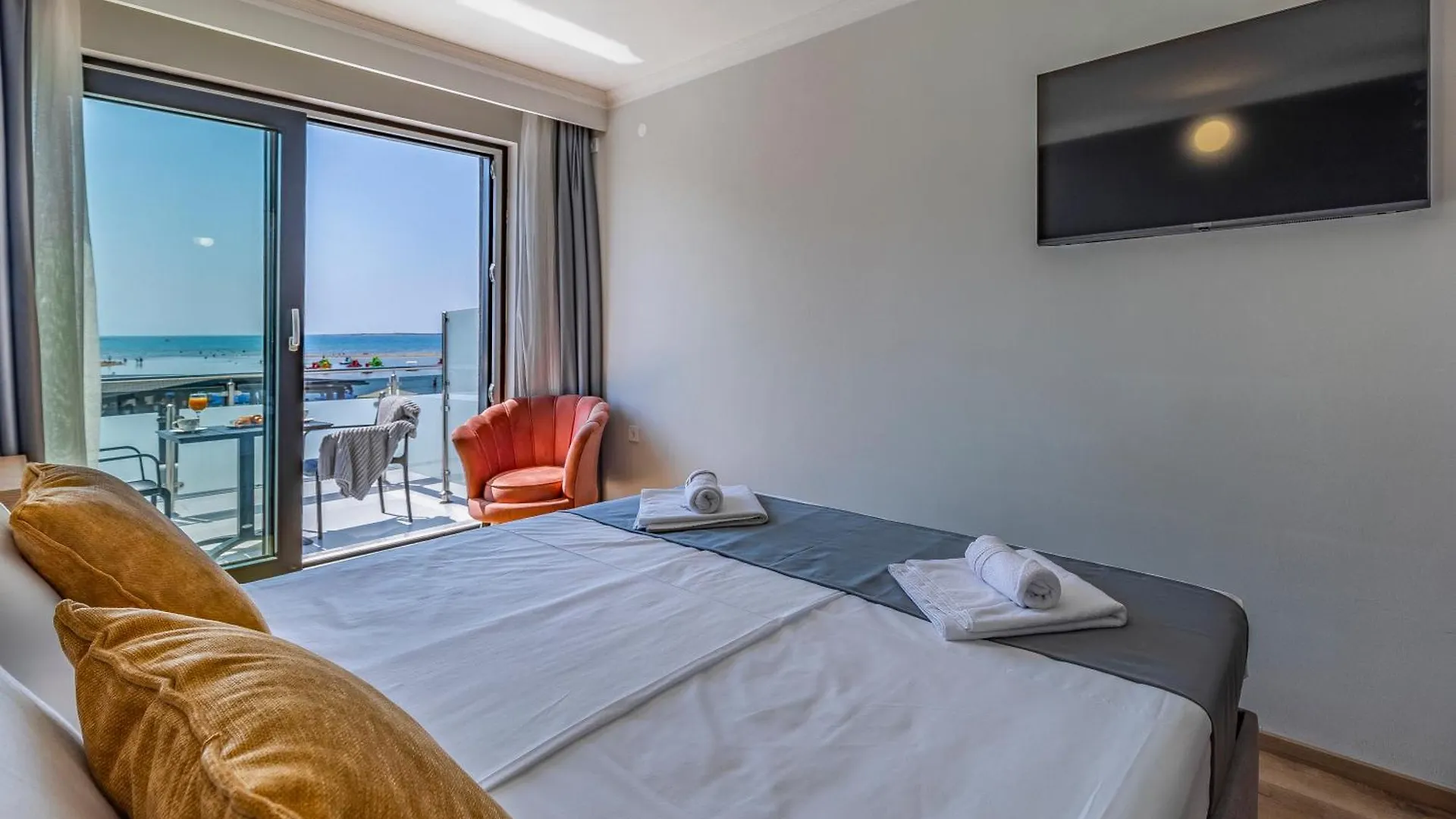 Hotel Koral ميدولين