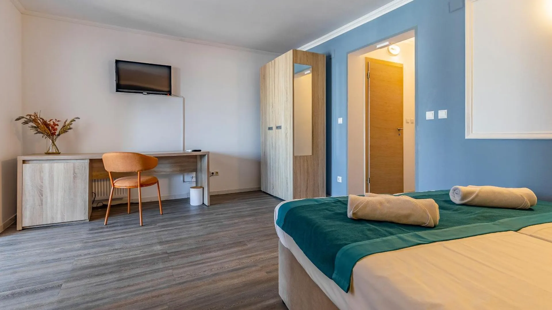 Hotel Koral ميدولين