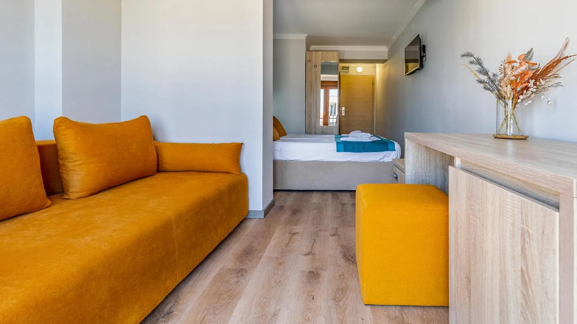 Hotel Koral ميدولين